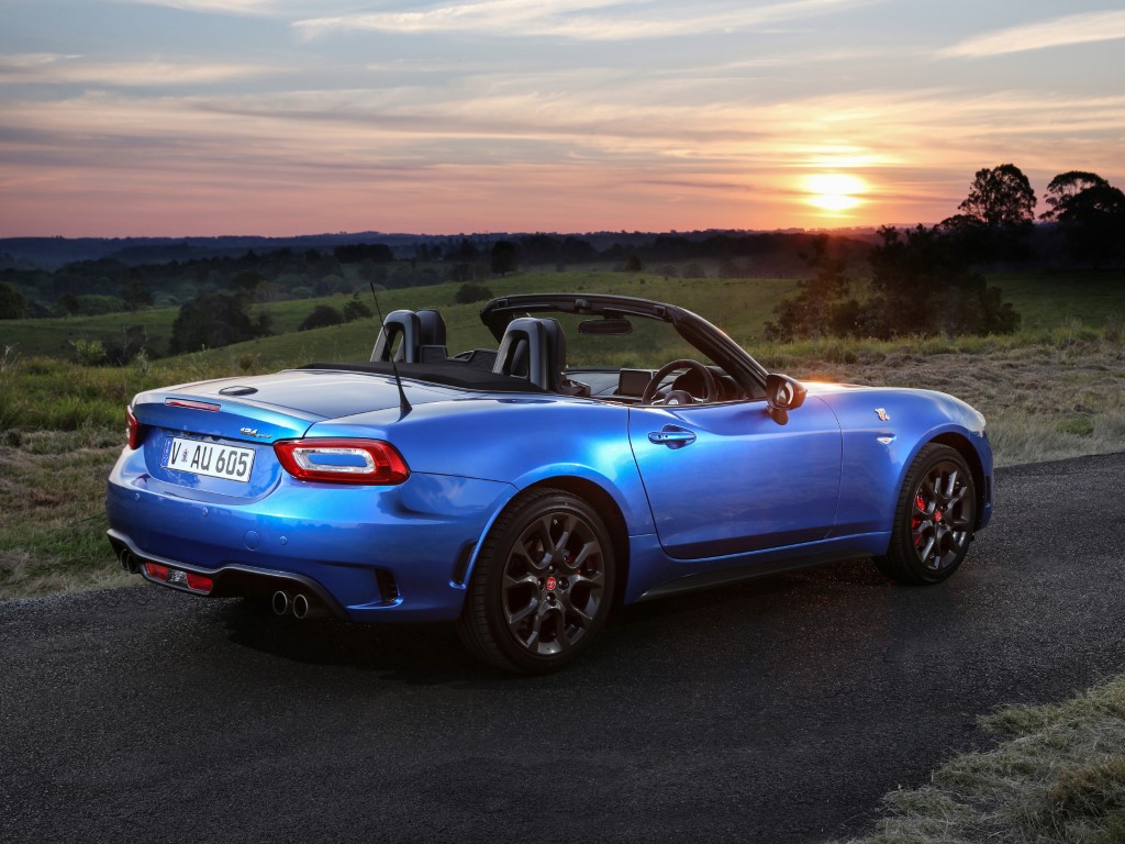 Abarth 124 Spider 1.4 16V MultiAir (EU) (Automatic)
